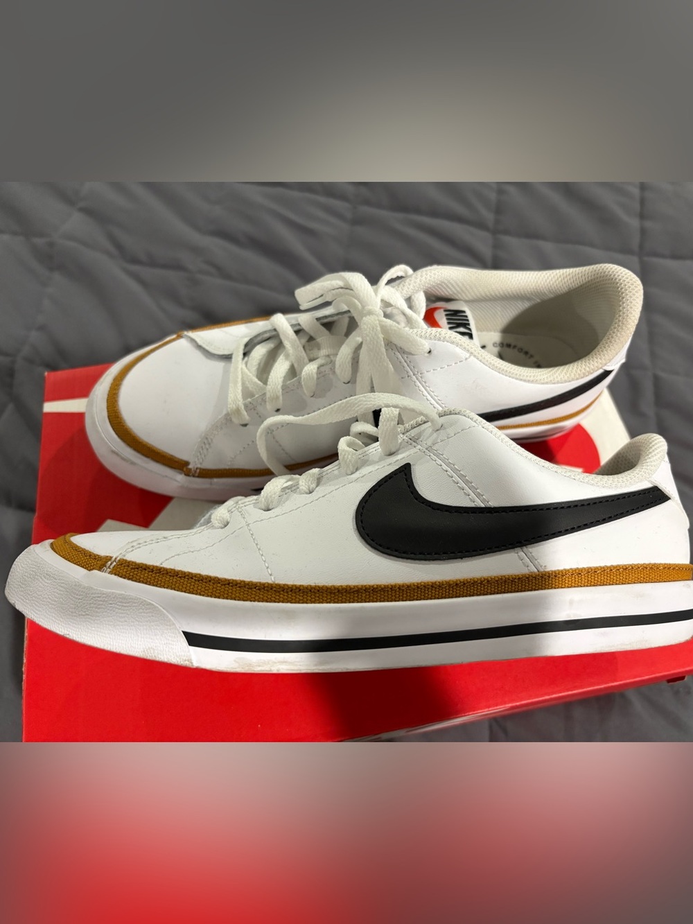 Nike Kids Court Legacy White Sneakers with Black Swoosh Sz 6y & women’s 7.5